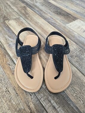 Torrid Black Rhinestone Shield Elastic T-Strap Sandals - Size 7 WW